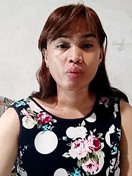 Snapshot of QueenSoreal chatting on 09.09.25 QueenSoreal online show from 09.09.25