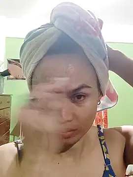 Snapshot of QueenSoreal chatting on 09.18.25 QueenSoreal online show from 09.18.25