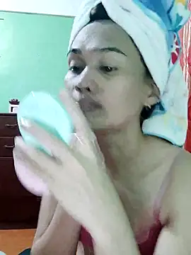 Snapshot of QueenSoreal chatting on 09.21.25 QueenSoreal online show from 09.21.25