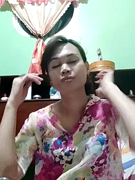 Snapshot of QueenSoreal chatting on 10.16.25 QueenSoreal online show from 10.16.25