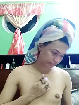 Snapshot of QueenSoreal chatting on 10.22.25 QueenSoreal online show from 10.22.25