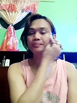 Snapshot of QueenSoreal chatting on 10.28.25 QueenSoreal online show from 10.28.25