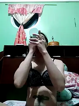 Snapshot of QueenSoreal chatting on 11.07.25 QueenSoreal online show from 11.07.25