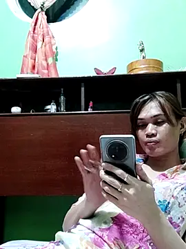 Snapshot of QueenSoreal chatting on 11.10.25 QueenSoreal online show from 11.10.25