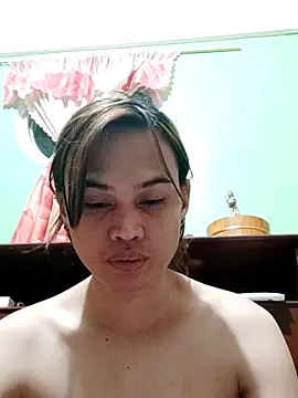 Snapshot of QueenSoreal chatting on 11.15.25 QueenSoreal online show from 11.15.25