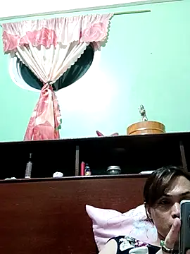 Snapshot of QueenSoreal chatting on 11.17.25 QueenSoreal online show from 11.17.25