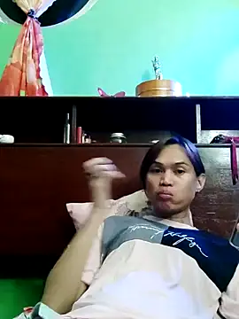 Snapshot of QueenSoreal chatting on 11.22.25 QueenSoreal online show from 11.22.25