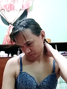 Snapshot of QueenSoreal chatting on 12.04.25 QueenSoreal online show from 12.04.25