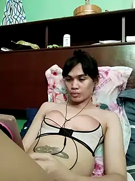 QueenSoreal online show from 05.05.26