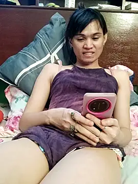 QueenSoreal online show from 05.10.26