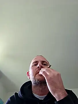 Snapshot of verylargecock chatting on 12.15.25 verylargecock online show from 12.15.25