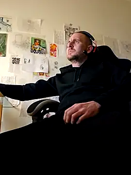 Snapshot of verylargecock chatting on 12.16.25 verylargecock online show from 12.16.25