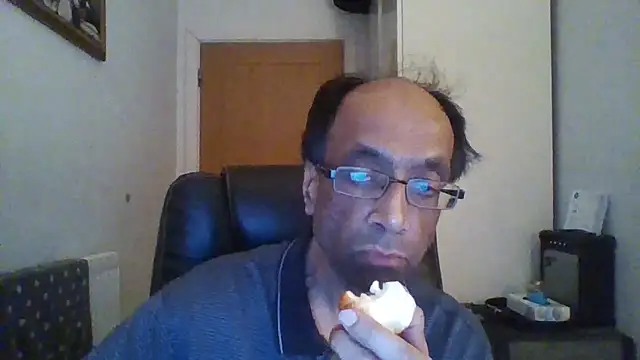 Snapshot of rauncher1 chatting on 12.19.25 rauncher1 online show from 12.19.25