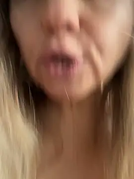 Snapshot of Susanel chatting on 11.01.25 Susanel online show from 11.01.25