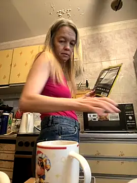 Snapshot of Susanel chatting on 11.17.25 Susanel online show from 11.17.25