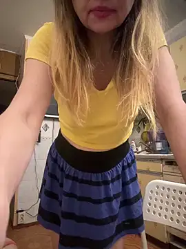 Snapshot of Susanel chatting on 12.13.25 Susanel online show from 12.13.25