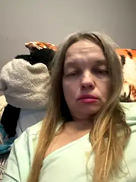 Snapshot of Susanel chatting on 12.16.25 Susanel online show from 12.16.25