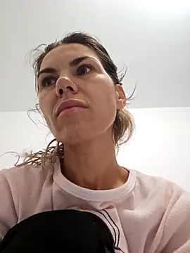 Snapshot of FeliciaKrige chatting on 12.19.25 FeliciaKrige online show from 12.19.25