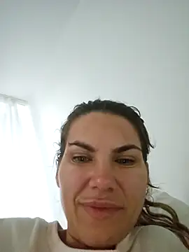 Snapshot of FeliciaKrige chatting on 12.20.25 FeliciaKrige online show from 12.20.25