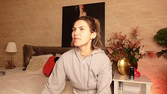 Snapshot of FeliciaKrige chatting on 05.03.26 FeliciaKrige online show from 05.03.26