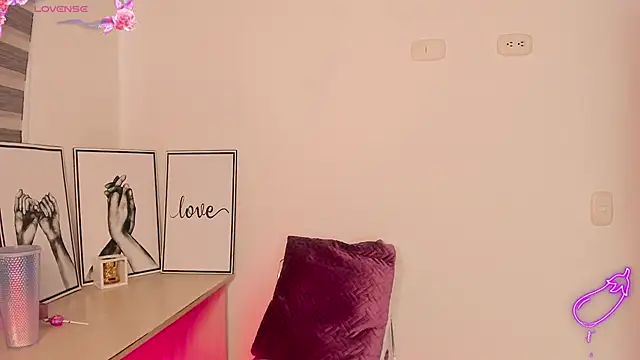 Snapshot of Andreamorreti chatting on 02.24.25 Andreamorreti online show from 02.24.25