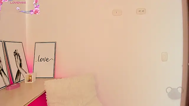 Snapshot of Andreamorreti chatting on 03.07.25 Andreamorreti online show from 03.07.25