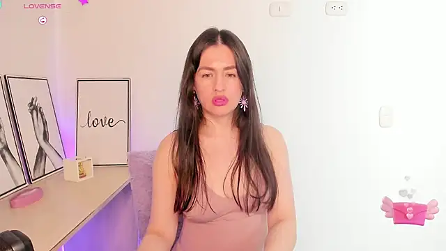 Snapshot of Andreamorreti chatting on 03.21.25 Andreamorreti online show from 03.21.25