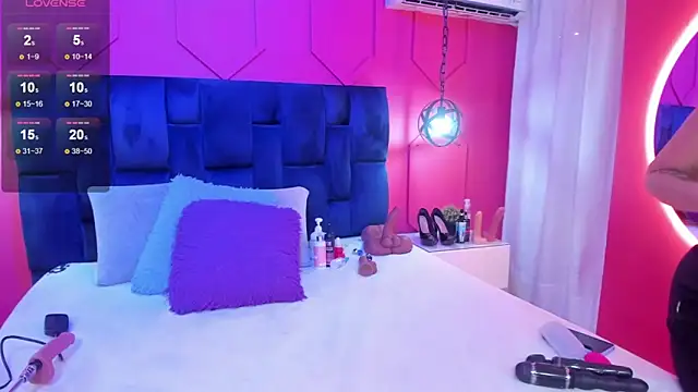 Snapshot of chantall1375 chatting on 12.03.25 chantall1375 online show from 12.03.25