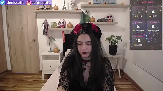 DenisseTits online show from 10.31.25