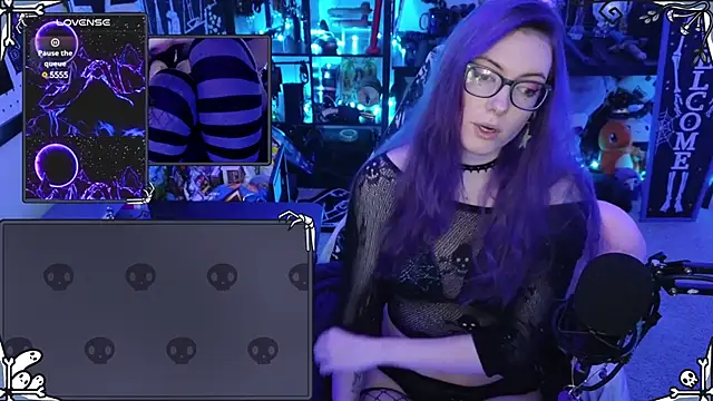 Snapshot of AnneSao chatting on 12.30.24 AnneSao online show from 12.30.24