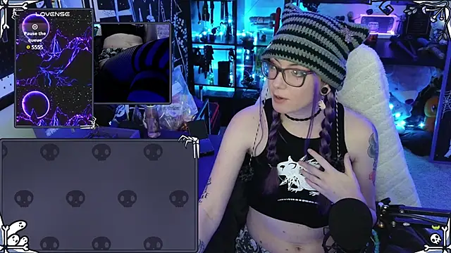 Snapshot of AnneSao chatting on 01.10.25 AnneSao online show from 01.10.25