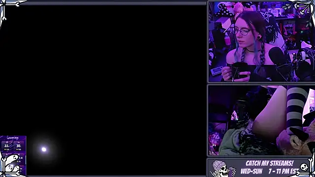 Snapshot of AnneSao chatting on 11.13.25 AnneSao online show from 11.13.25