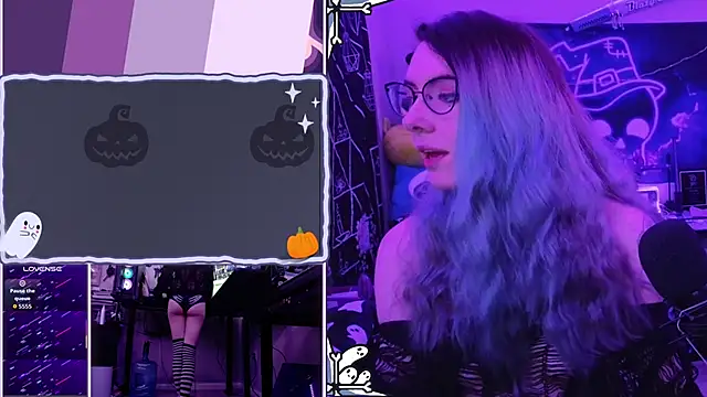 Snapshot of AnneSao chatting on 11.14.25 AnneSao online show from 11.14.25