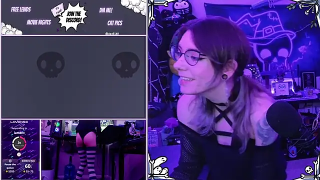 Snapshot of AnneSao chatting on 12.04.25 AnneSao online show from 12.04.25