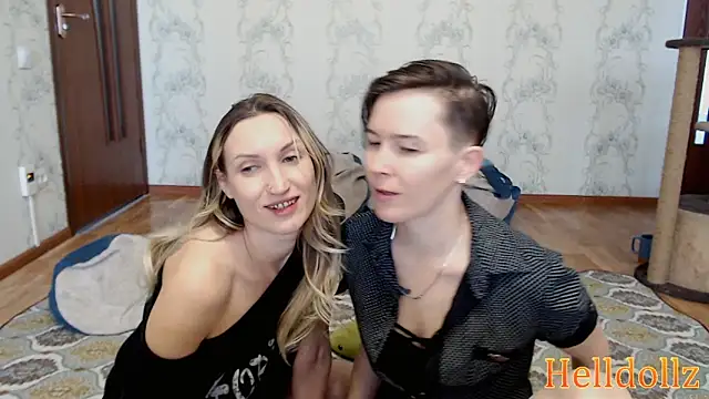 Snapshot of Helldollz chatting on 12.22.24 Helldollz online show from 12.22.24