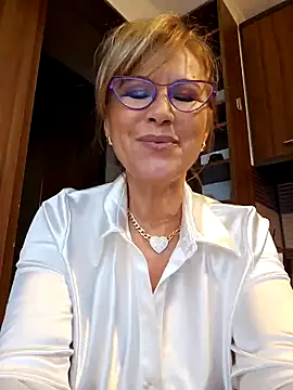 Snapshot of elacoquette chatting on 01.19.25 elacoquette online show from 01.19.25