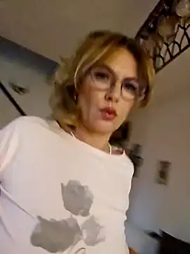 Snapshot of elacoquette chatting on 02.01.25 elacoquette online show from 02.01.25