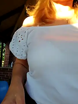 Snapshot of elacoquette chatting on 09.21.25 elacoquette online show from 09.21.25