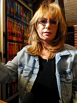 Snapshot of elacoquette chatting on 09.22.25 elacoquette online show from 09.22.25