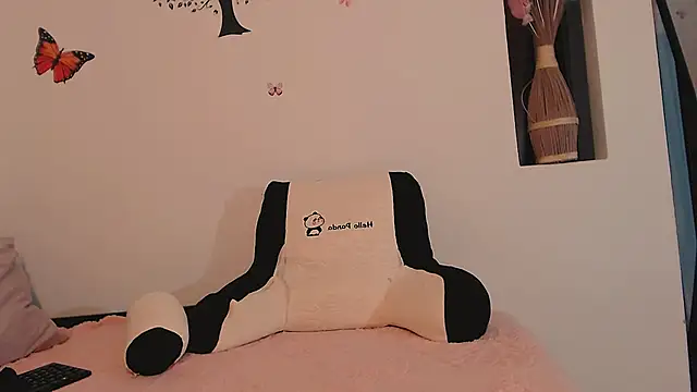 Snapshot of elacoquette chatting on 10.13.25 elacoquette online show from 10.13.25