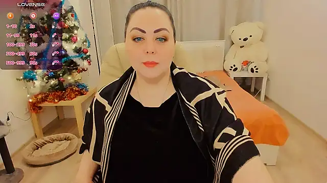 Nina Hopper online show from 12.17.25