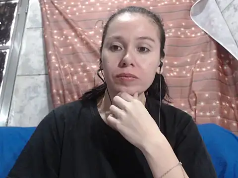 Venusluxodomme online show from 10.02.25