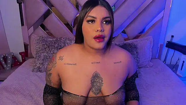 Snapshot of Victoria14_ chatting on 01.12.25 Victoria14 online show from 01.12.25