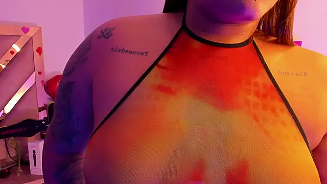 Snapshot of Victoria14_ chatting on 02.17.25 Victoria14 online show from 02.17.25