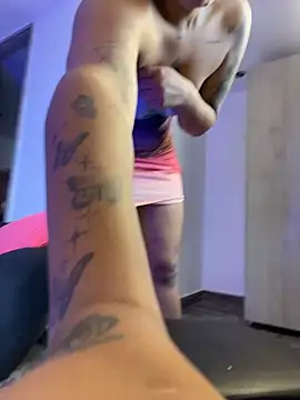 Snapshot of Victoria14_ chatting on 10.08.25 Victoria14 online show from 10.08.25