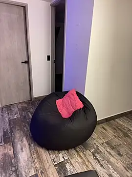 Snapshot of Victoria14_ chatting on 11.08.25 Victoria14 online show from 11.08.25