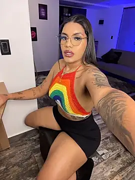 Snapshot of Victoria14_ chatting on 11.16.25 Victoria14 online show from 11.16.25