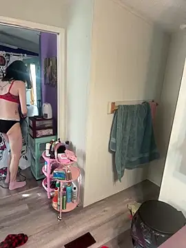 Snapshot of lolabunny9 chatting on 12.17.25 lolabunny9 online show from 12.17.25