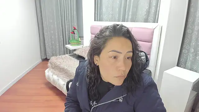 Snapshot of gaby_trent chatting on 07.17.26 gaby trent online show from 07.17.26