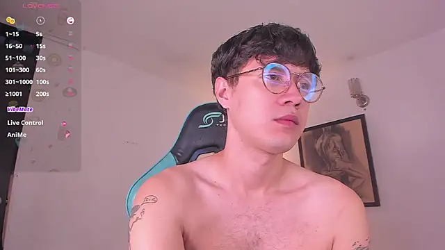 Snapshot of LeaneSeb chatting on 11.21.25 LeaneSeb online show from 11.21.25